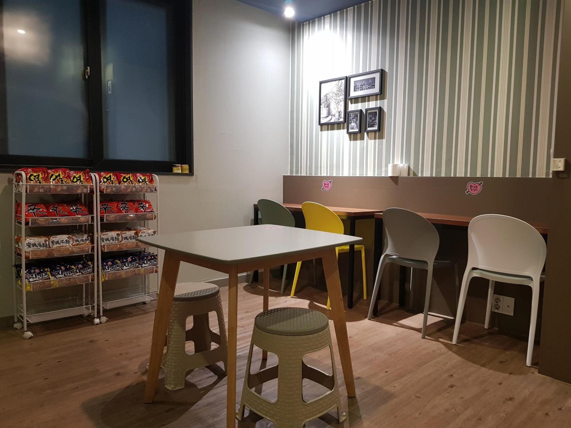 Hotel Gray Changwon Extérieur photo